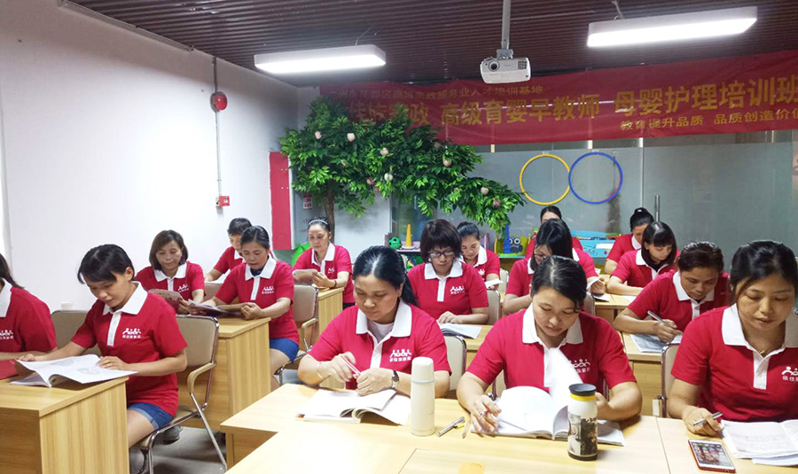 依佳族家政花都早教師培訓淺談如何考取早教師資格證?