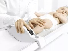 育嬰師培訓實操內容之給寶寶測身高_廣州育嬰師培訓