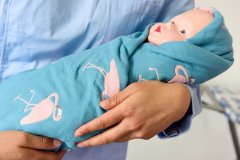 育嬰師和月嫂有什么區(qū)別